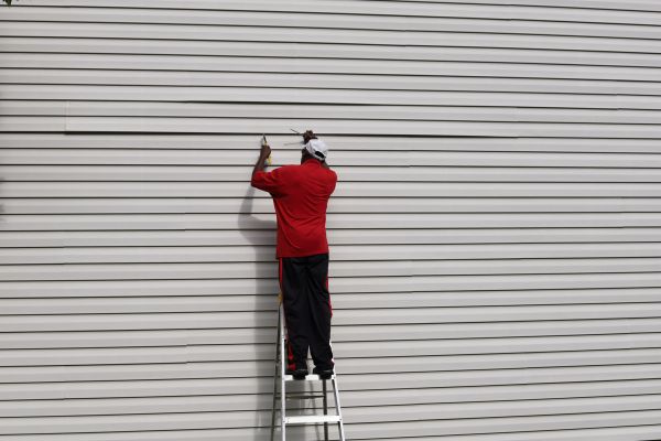 Cost of Loose Siding Repair in Brentwood