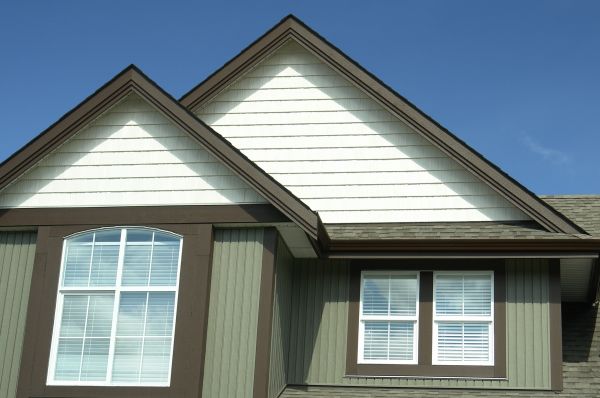 Cost of Vertical Vinyl Siding Repair in Brentwood