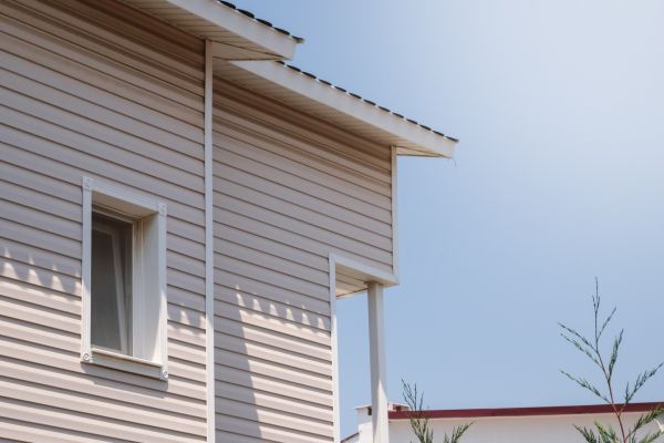 Cost of Vinyl Siding Hole Repair in Brentwood